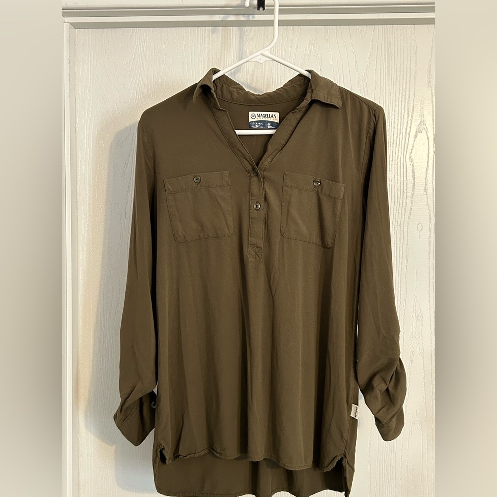 Magellan | Outdoors Classic Fit Shirt in Olive | Size Medium